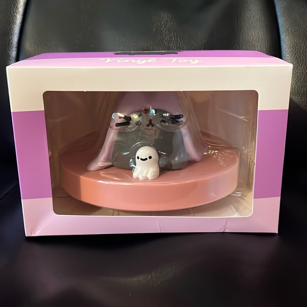 Pusheen Fall 2023 vinyl figure